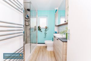 Shower room- click for photo gallery